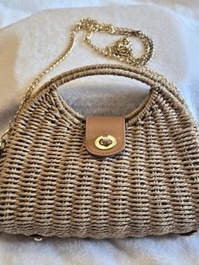 NWOT Straw Crossbody Handbag 11×8 With Removable 23" Gold Chain Strap
